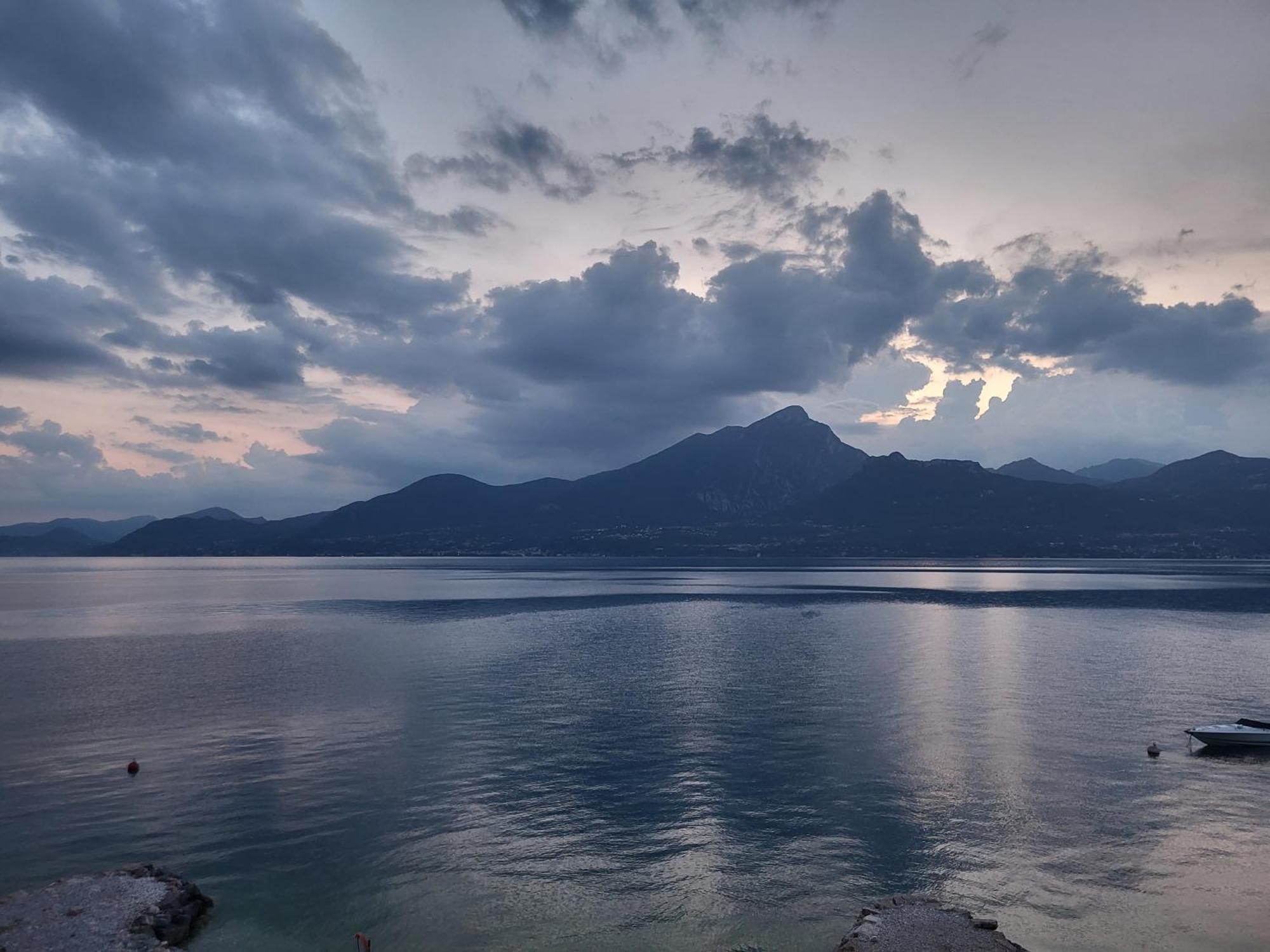 Attilio High Living Suites - Adults Only Torri Del Benaco Cameră foto